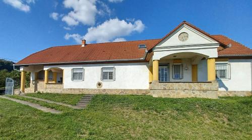 Magyarhertelend House | Mecseki Farkasvár