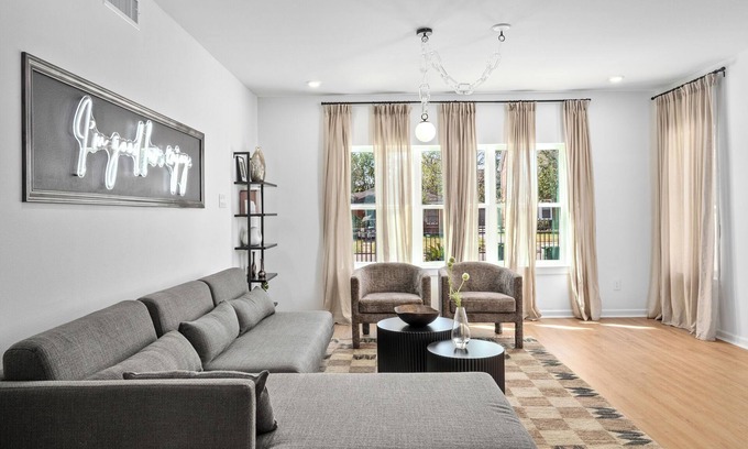 South Central Houston House | Med Center 8 min Spa Lounge 3 Ensuites Gated 2 Car Parking