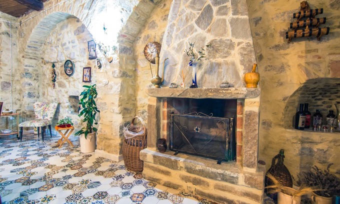 Rocca Imperiale House | Medieval house near a castle