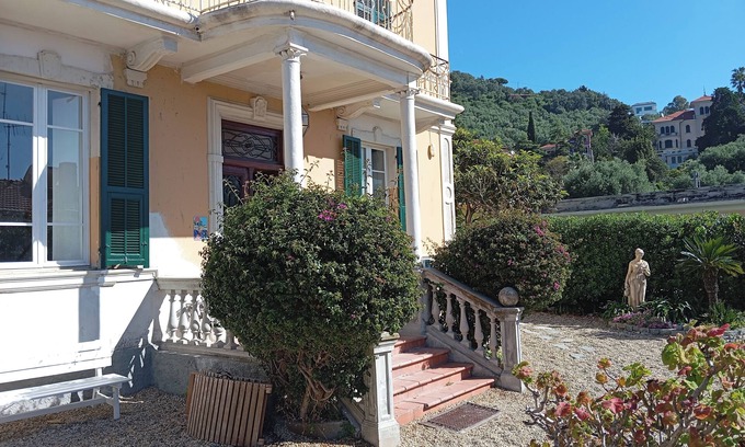Imperia Cottage | Meine Sonne Riviera Cottage, elegant sea view apartment in historic villa.