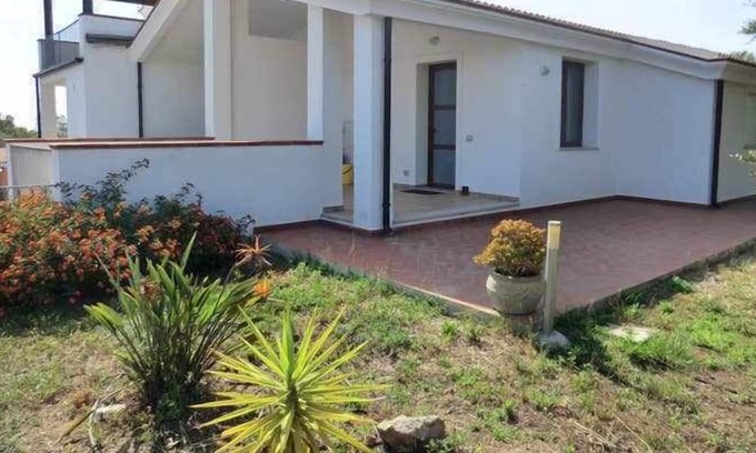 Torre di Bari Apartment | Melissa, apartment by the sea with veranda