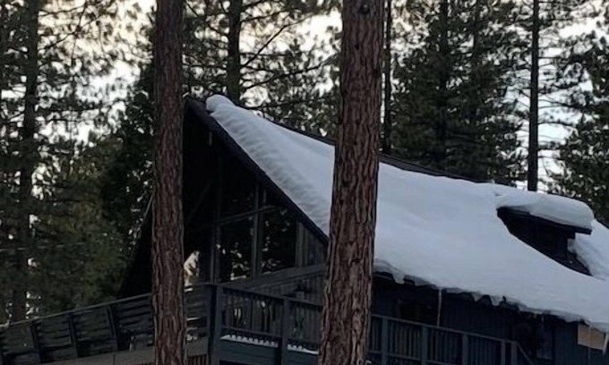 Incline Village House | Memory Making Remodeled Tahoe Cabin - Minutes to Ski Slopes and Lake