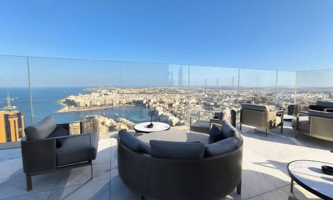 Tal-Ghoqod Apartment | Mercury Tower 13thFloor Studio Panoramic Views in Iconic Zaha Hadid, St. Julians