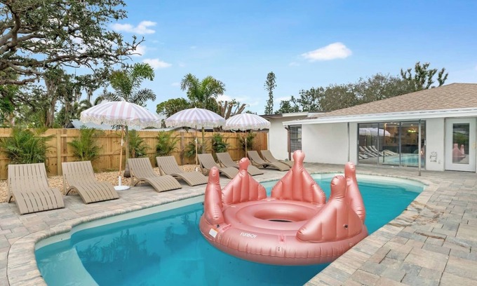 Palma Sola House | Mermaid Manor Lux 6BR/5BA Htd Pool Hot Tub Game Rm Sleeps 22