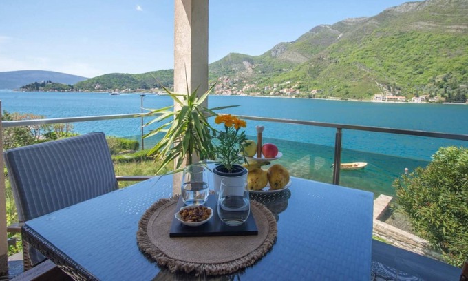 Lepetane Apartment | Mesmerizing Studio Flat near Kotor Bay in Tivat