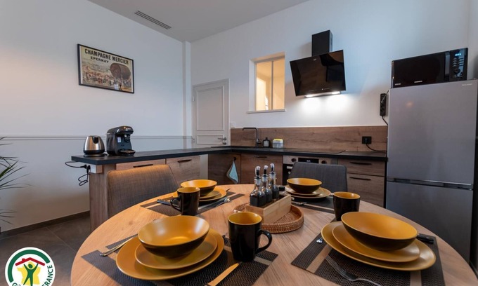 Epernay Apartment | Metamorphose Champenois "pinot Noir"