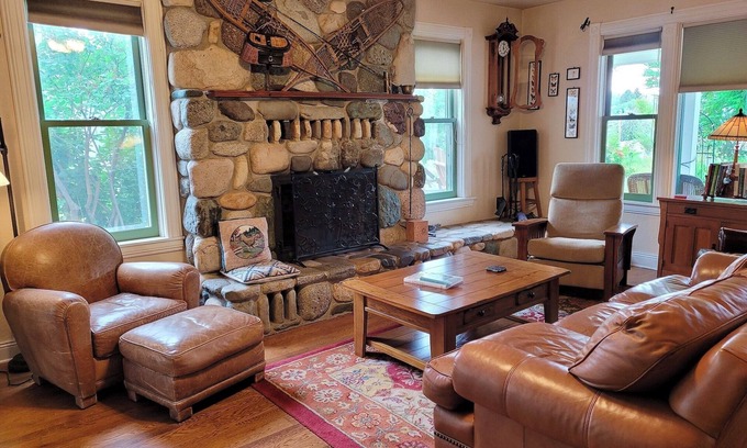 Twisp Cabin | Methow Valley Inn-5-bedroom option, Lovingly Restored&Beautifully Maintained!n