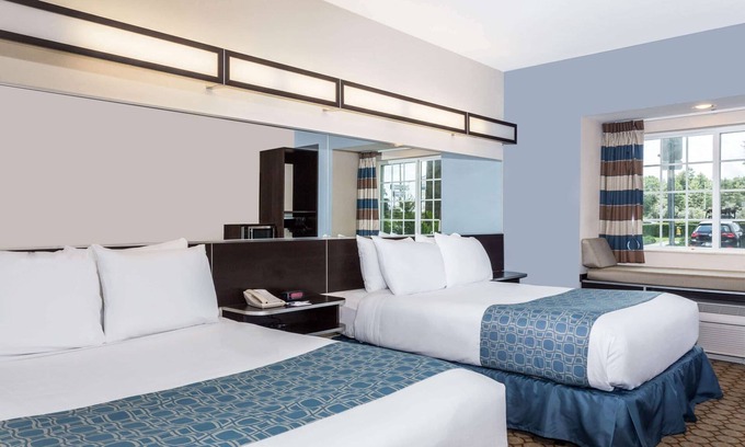 Spring Hill Hotel | Microtel Inn & Suites by Wyndham Spring Hill/Weeki Wachee