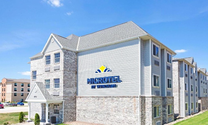 Urbandale Hotel | Microtel Inn & Suites Urbandale