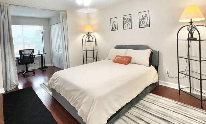 South Semoran Apartment | Mid-Century Studio Apt in Orlando near MCO Airport