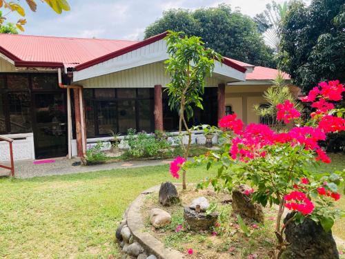 Sison House | Middle bedroom, McKirdy's Farm