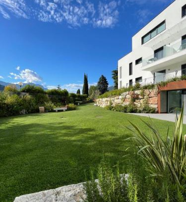 Ravina Apartment | Midum LuxuryApartments con giardino