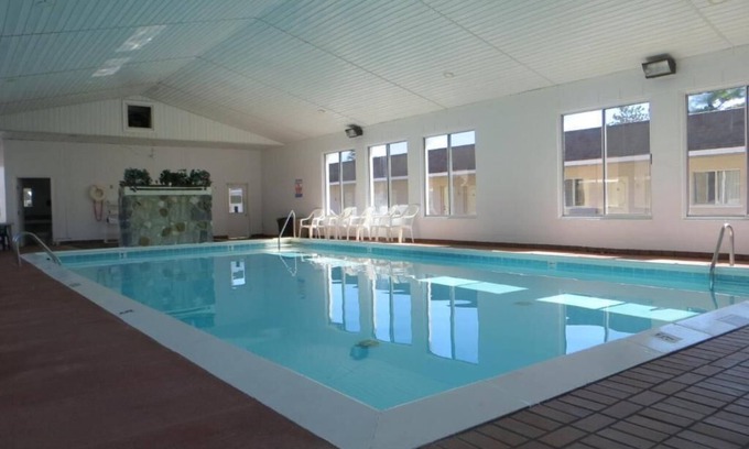 Mackinaw City Cabin | Mighty Mac Bridgeview Cabin 3