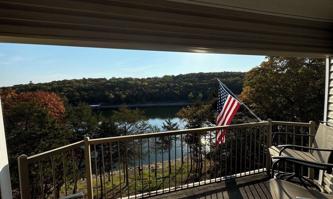 Kimberling City Condo | Mike and Lee's relaxing 2-bedroom lakefront condo at Ozark Mountain Resort.