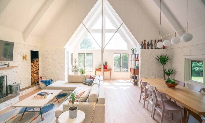 Red Hook House | Milan Hill A-Frame - Charming & Stylish near Rhinebeck