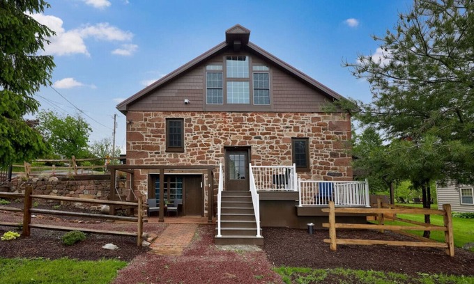 Stouchsburg Apartment | Mill House - The Highland Suite