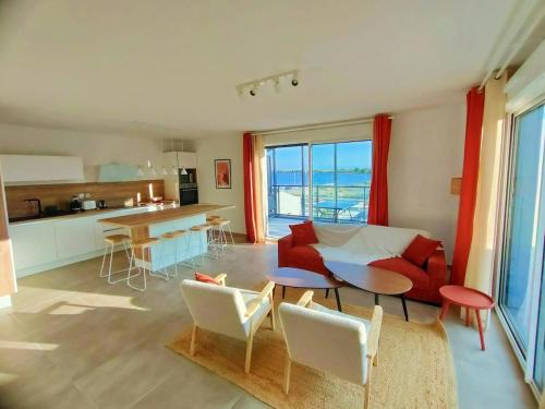 Marseillan Apartment | MILLESIME 5303 : Vue magnifique, spacieux, sur le Port avec parking