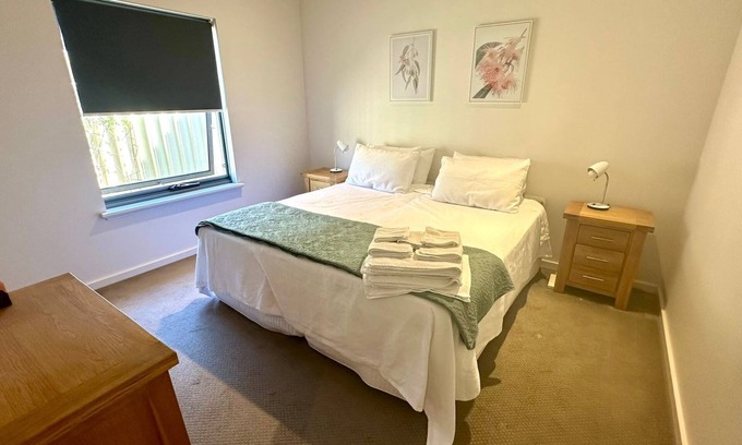 West Busselton House | Millie's Apartment - Prime Location - Steps from Town, Beach, and Jetty!