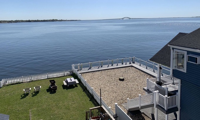Long Island House | Million Dollar Bayfront Home -- 5 min 🚗 to LIRR & 10 min to Ocean