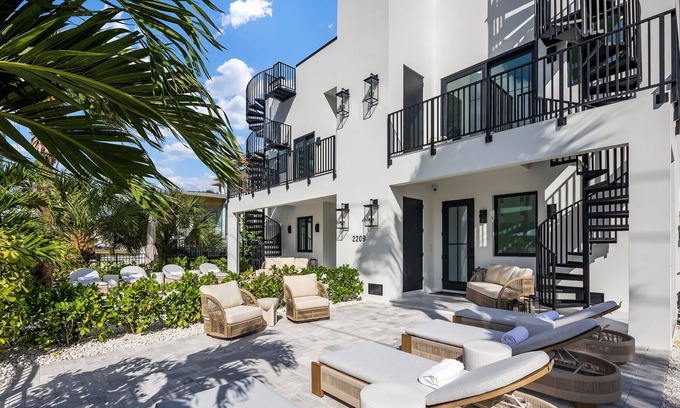 Indian Rocks Beach Villa | MILOS Beach House-NEW Luxe Haven Steps from BEACH -NEW ROOFTOP POOL 36 FT LONG