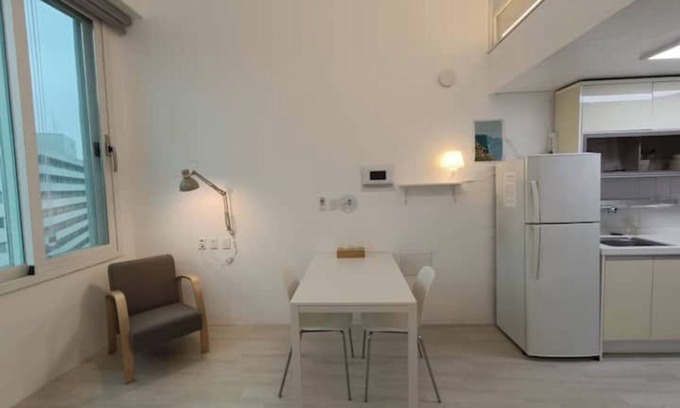 Banghwa-dong Apartment | Minimalism Stay 8 next to Gimpo Airport