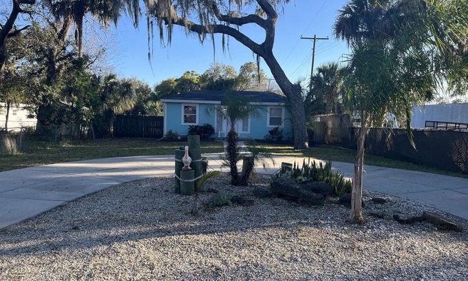 Harbor Oaks House | Minutes from beach, Daytona, New Smyrna and Ormond Centrally located