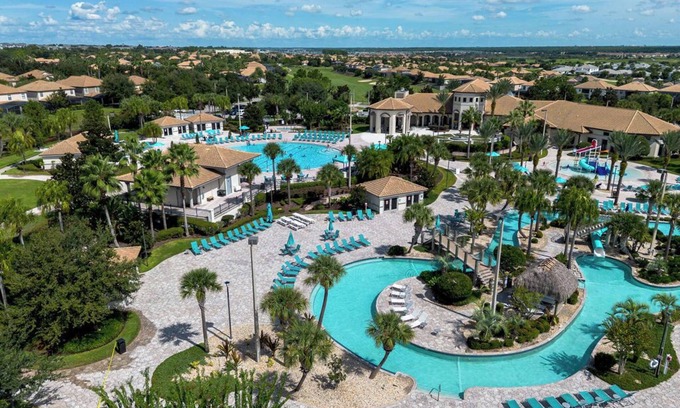 Davenport House | Minutes to Disney + 5BR, 4BA + Private Pool + Resort Access!