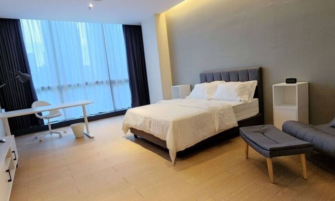 Taman Bukit Pantai Apartment | minutes to Kerinchi Station! Contemporary Studio near Mid Valley