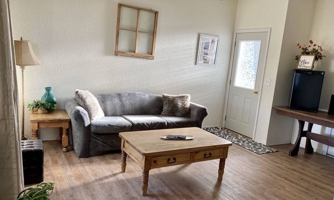 Lewis House | Minutes to lake McPhee casita