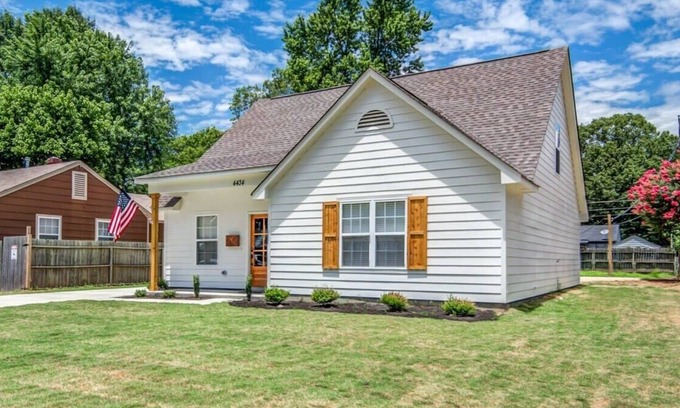 Berclair House | Minutes to the Memphis Zoo! The Berclair Cottage