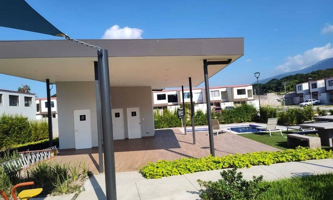 Coatepeque House | Mioss House, San Juan Opico.