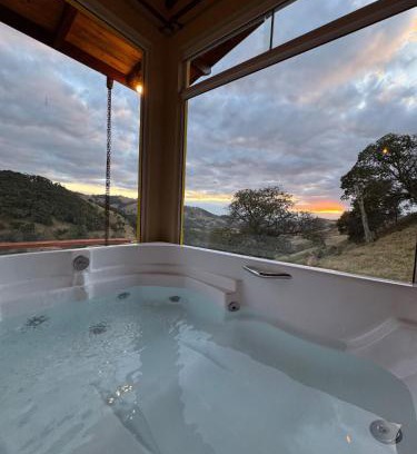 Corrego do Bom Jesus Ski Chalet | Mirante do Sol 2 - café da manhã, hidro e lareira