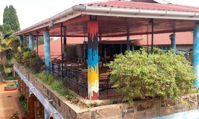 Sultan Hamud Hotel | Miryam Village Inn Safari Lodge