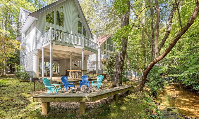 Helen House | Misty Creek | Charming Creek Side Cabin w/Hot Tub and Fire Pit Located in Helen