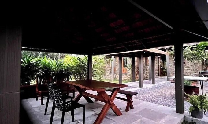 Udumbanchola Cottage | Misty Hogans-A Hill station Holiday Home nr Munnar