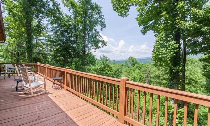 Lenoir House | Misty Mountain Cabin