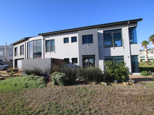 Elgin Villa | Misty Mountain