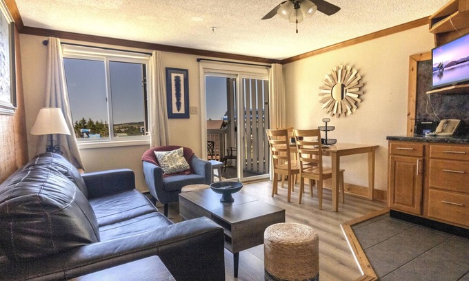 Snowshoe Condo | ML 212: Lovely lift views await you in this 1BR bike-in/out retreat!