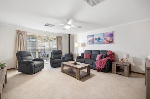 Moana Apartment | Moana Hideaway - 3BR, BBQ, Parking