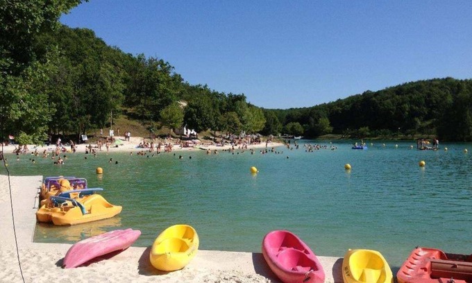 Montaigu-de-Quercy House | Mobil Home AU Bors DU LAC DE Montaigu