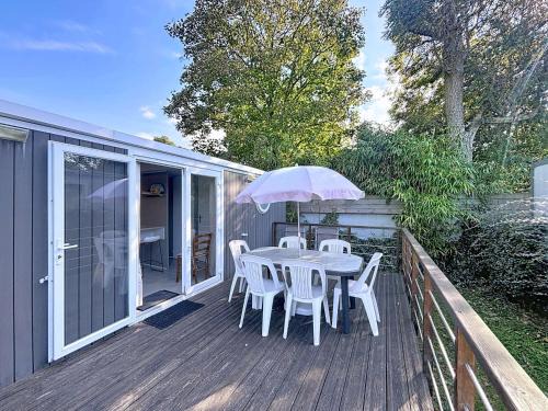 Jullouville-les-Pins House | Mobil-home Confort 2 chambres, Piscine chauffée, 200 m de la plage, Parking et Wi-Fi inclus - FR-1-361A-77