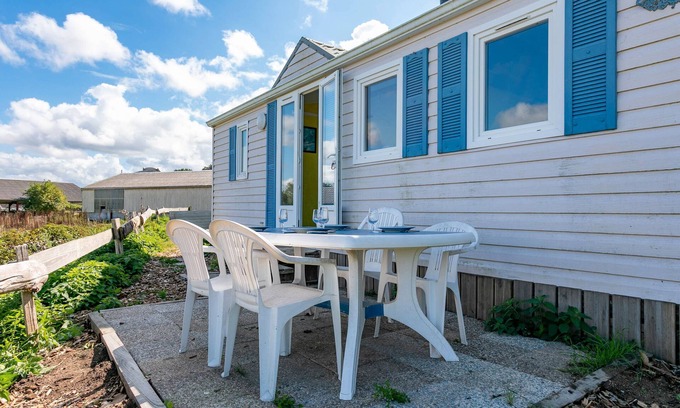 Coatascorn House | Mobile Home 'Entre Terre Et Mer' with Private Terrace and Private Garden