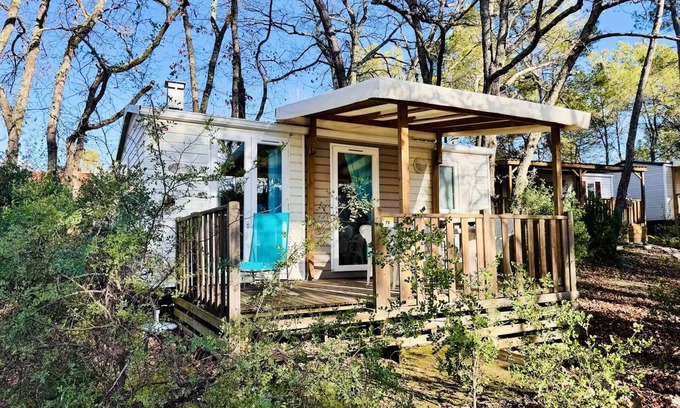 Saint-Paul-en-Foret House | Mobilhome Standard with TV and air-conditioning sleeps 4