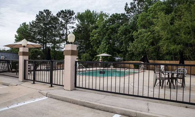 Mexia Hotel | Mockingbird Inn & Suites