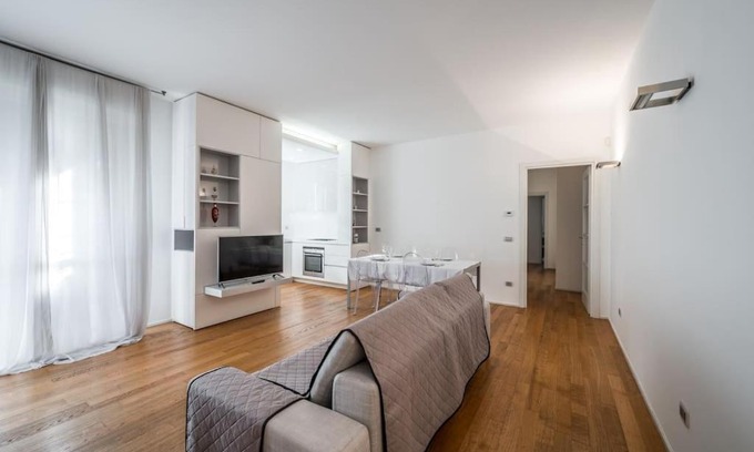 Buon Pastore-Sant'Agnese-San Damaso Apartment | Modena City Lux near Policlinico