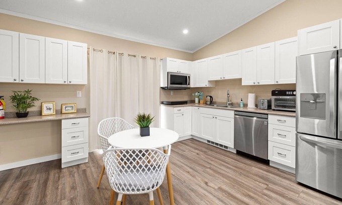 Sooke Cabin | Modern 1 bed suite on Oceanfront Property, Parking
