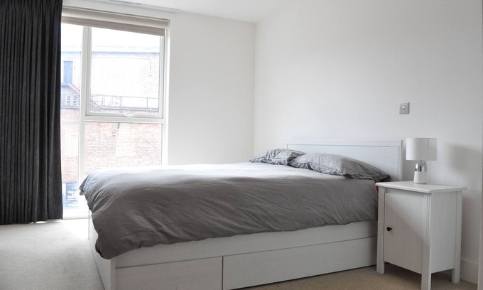 Ferndale Apartment | Modern 1BD Flat w Balcony, Heart of Brixton