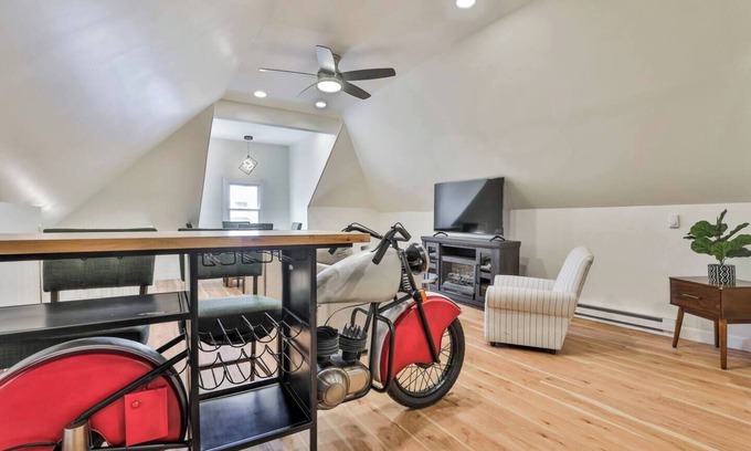 North Andover Apartment | Modern 1BD Near Downtown & Hgwy