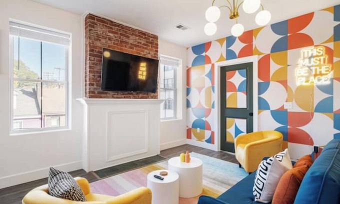 South Side Apartment | Modern 1BR Brick+ KingBed+Free parking+Close to DT