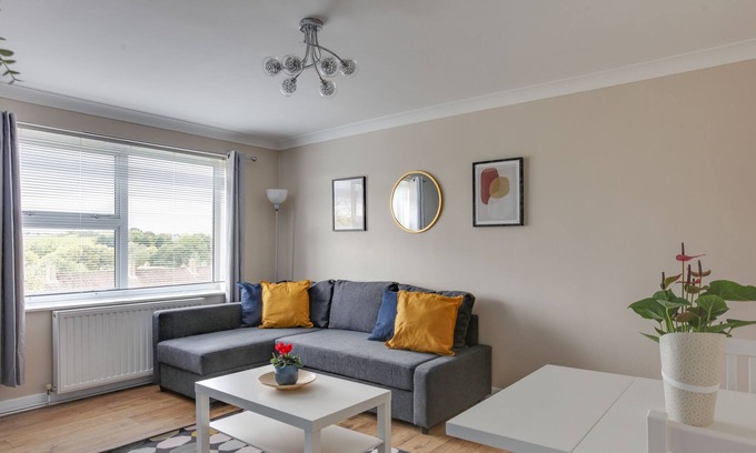 Harlow Apartment | Modern 1BR Gem: Stylish Flat in Harlow